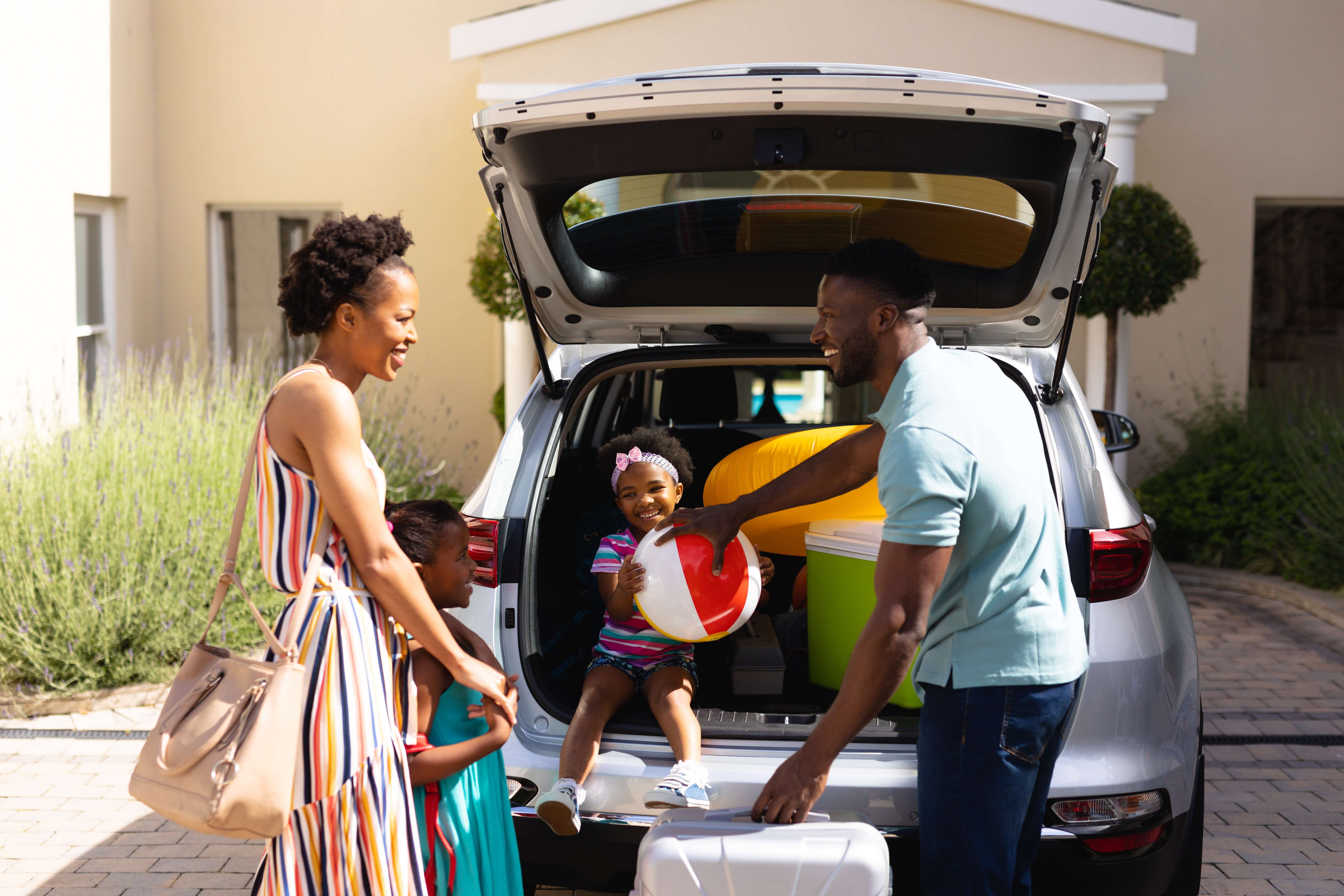 Family packing car for road trip